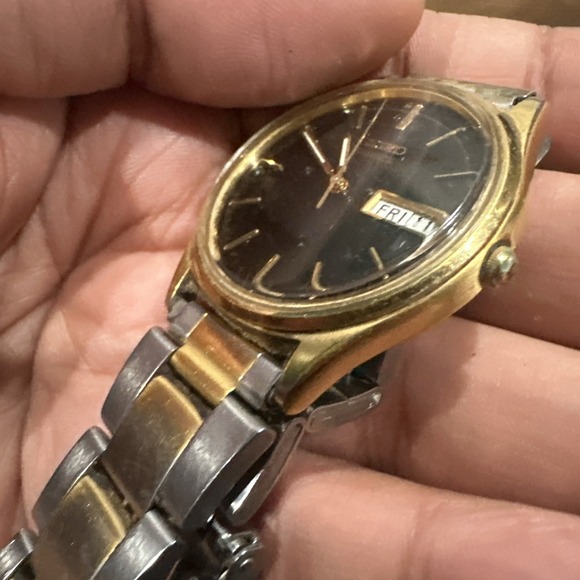 Works Vintage Mens Seiko 35mm Two Tone Black Dial Steel Band Day Date‎ Quartz - Picture 9 of 11